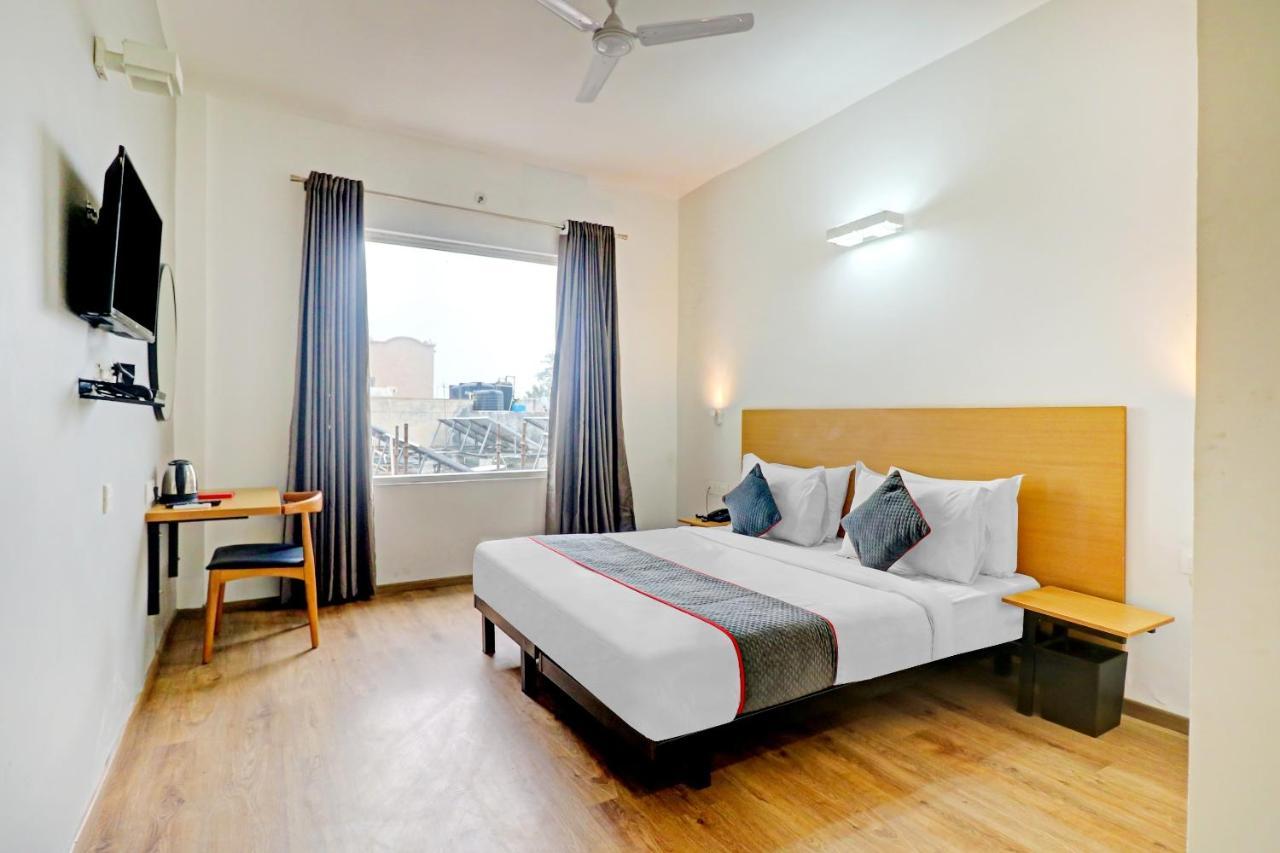 Townhouse Sector 30 Near Botanic Garden Of Indian Republic Otel Noida Dış mekan fotoğraf