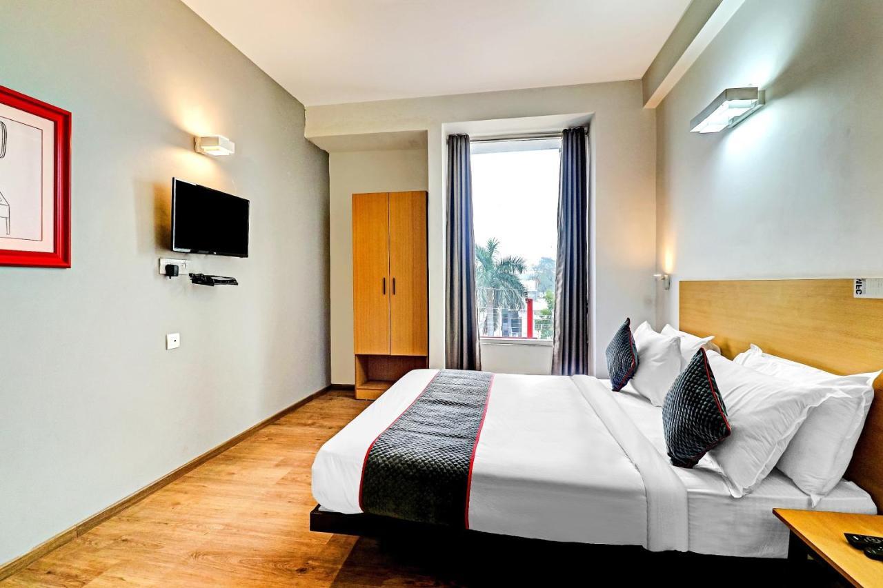 Townhouse Sector 30 Near Botanic Garden Of Indian Republic Otel Noida Dış mekan fotoğraf