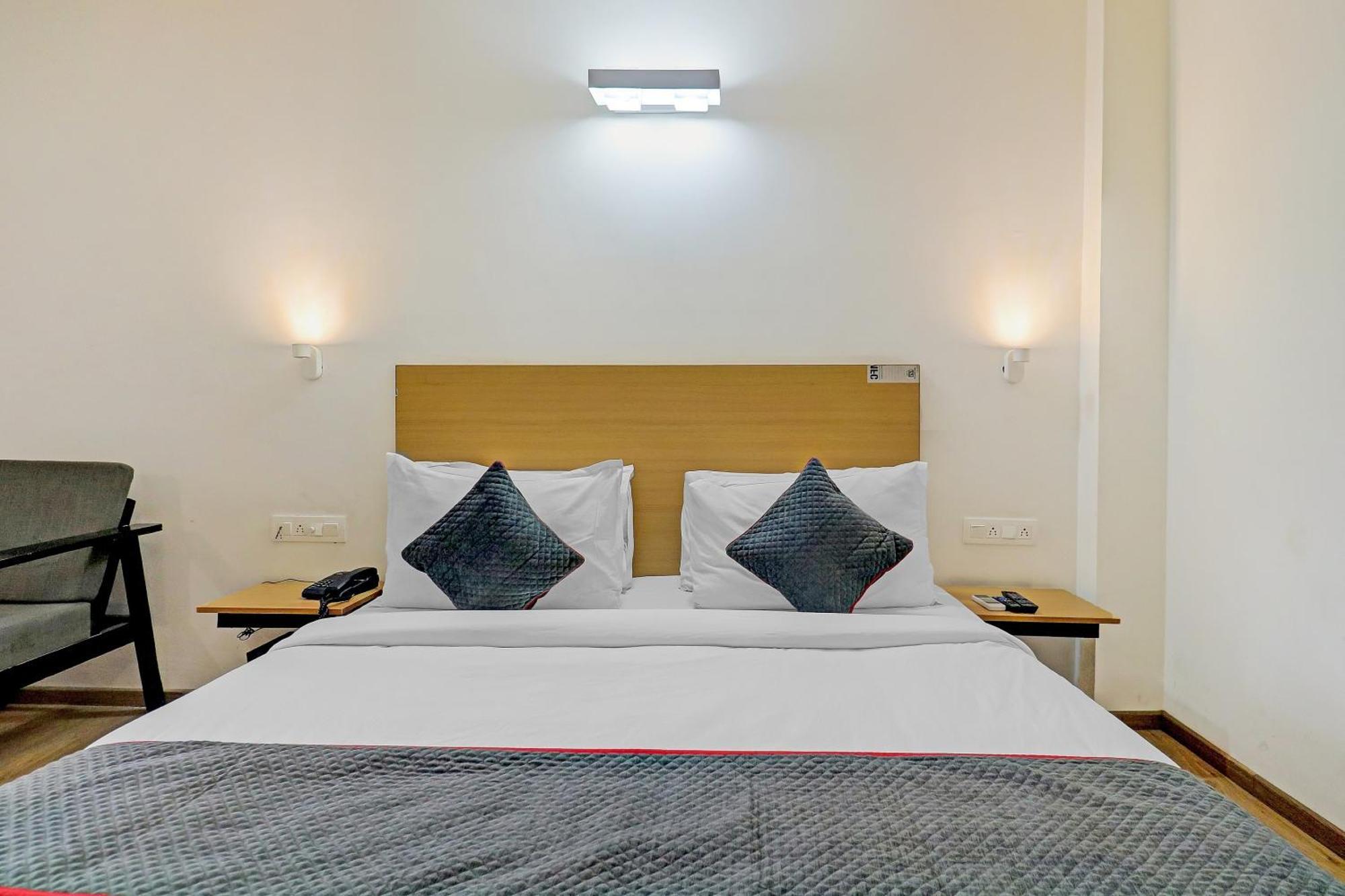 Townhouse Sector 30 Near Botanic Garden Of Indian Republic Otel Noida Dış mekan fotoğraf