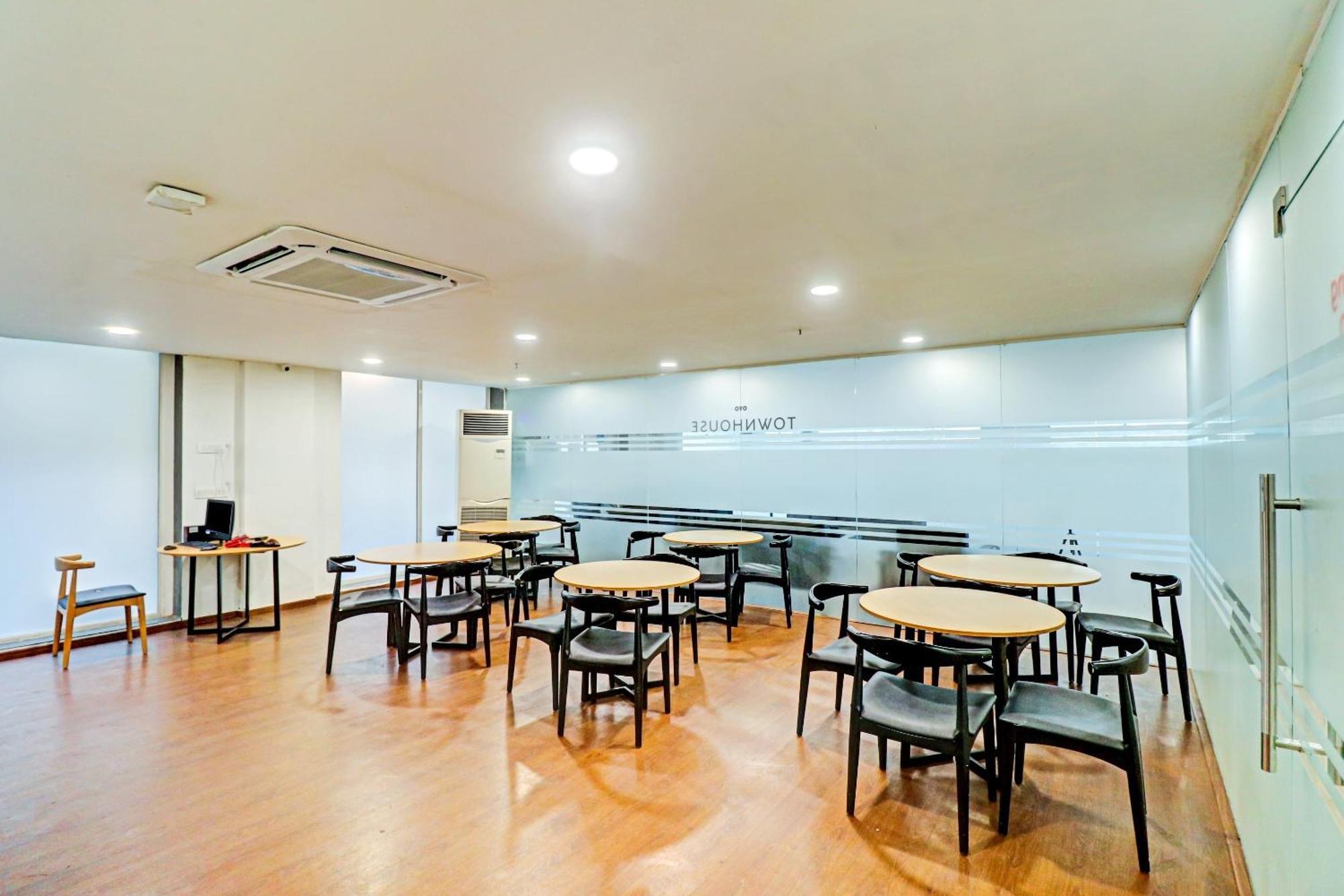 Townhouse Sector 30 Near Botanic Garden Of Indian Republic Otel Noida Dış mekan fotoğraf